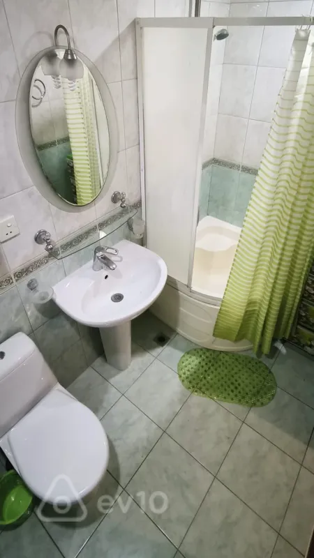 Kirayə verilir 2 otaqlı köhnə tikili 60 m²