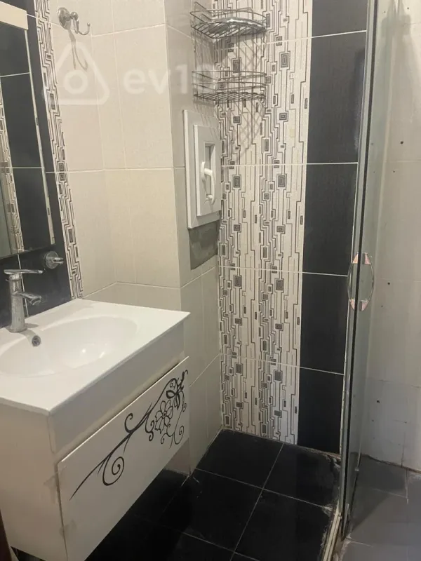 Kirayə verilir 2 otaqlı yeni tikili 70 m²