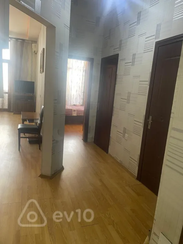 Kirayə verilir 2 otaqlı yeni tikili 70 m²