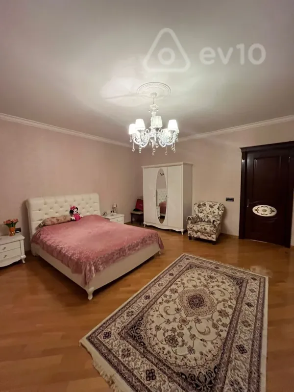 Satılır 4 otaqlı yeni tikili 225 m²