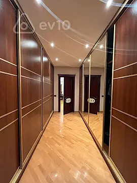 Satılır 4 otaqlı yeni tikili 225 m²
