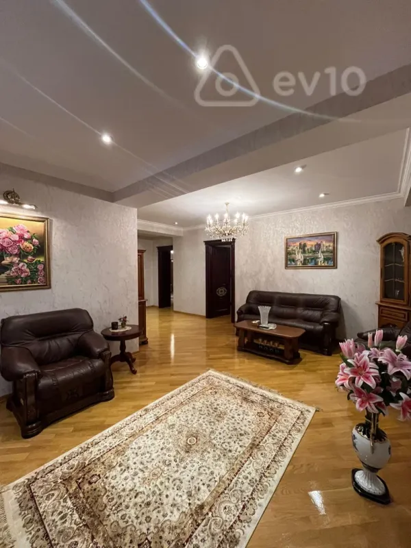 Satılır 4 otaqlı yeni tikili 225 m²