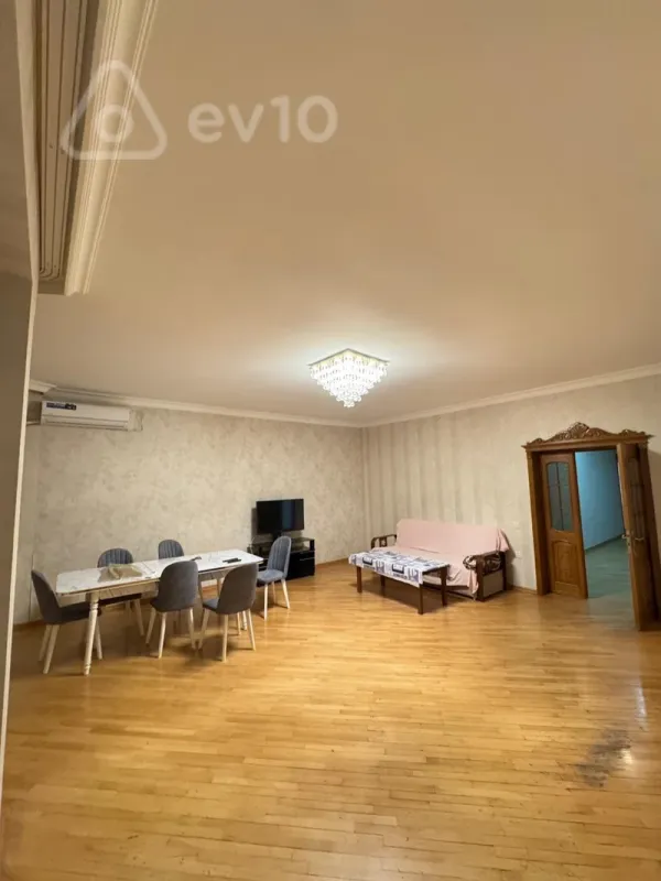 Kirayə verilir 3 otaqlı yeni tikili 167 m²