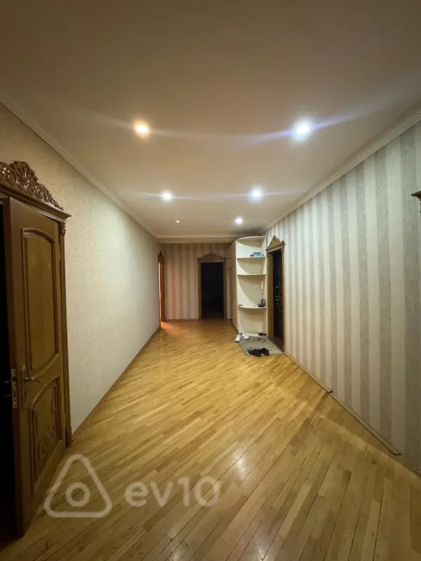 Kirayə verilir 3 otaqlı yeni tikili 167 m²