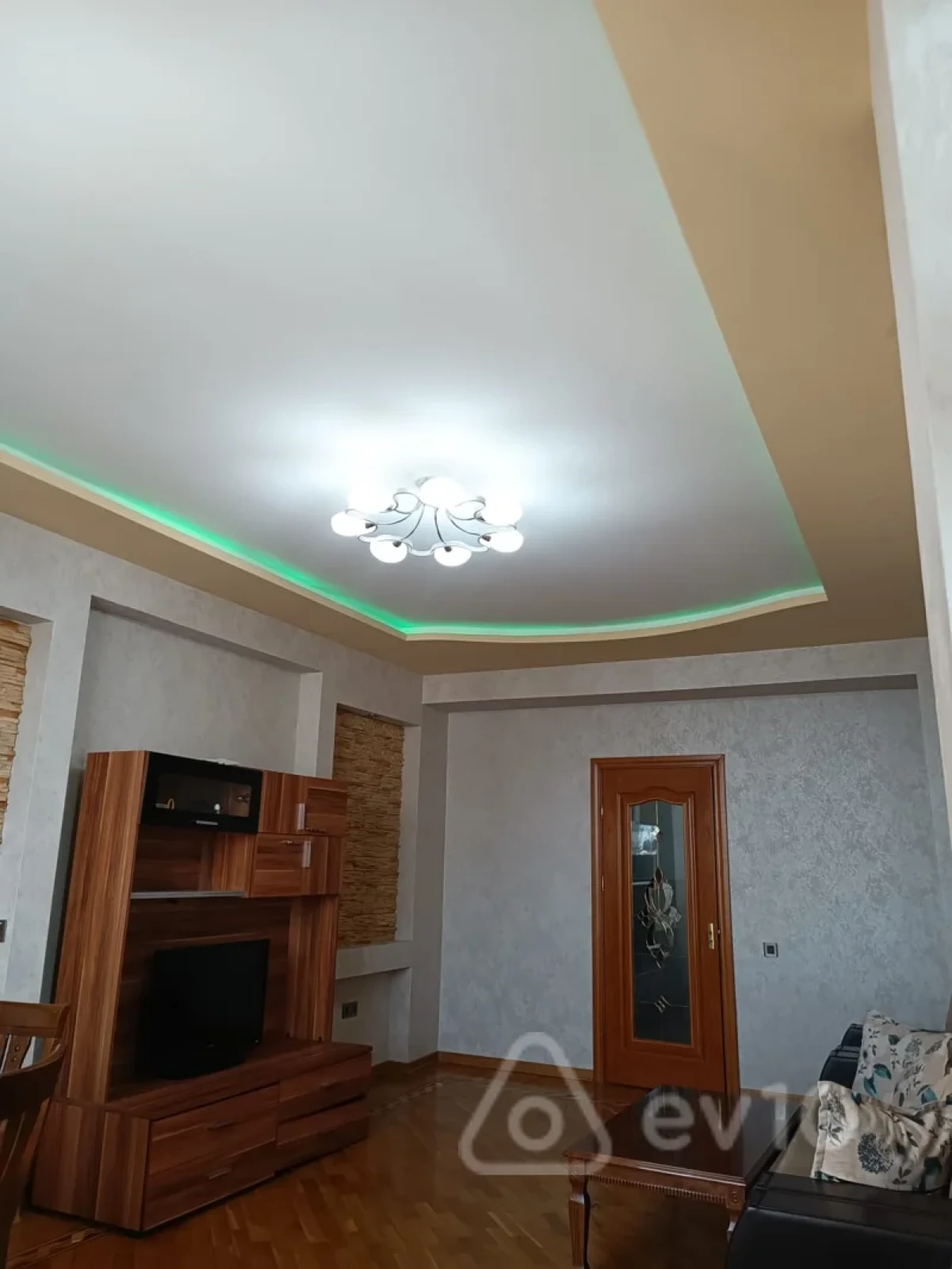 Kirayə verilir 2 otaqlı yeni tikili 96 m²