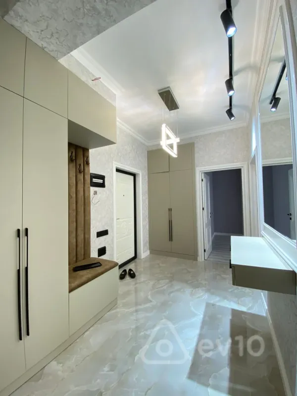 Kirayə verilir 3 otaqlı yeni tikili 85 m²