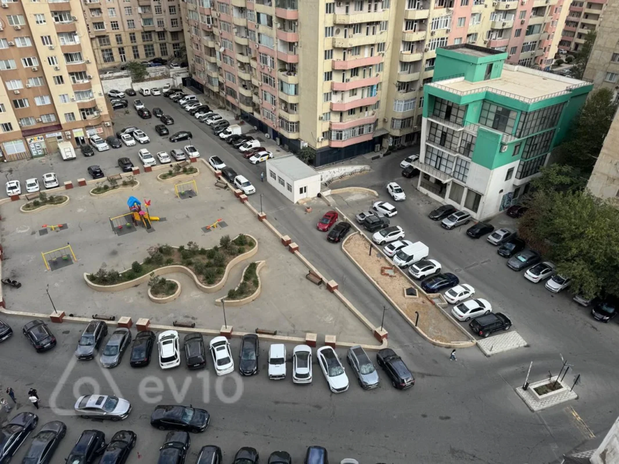Kirayə verilir 3 otaqlı yeni tikili 138 m²