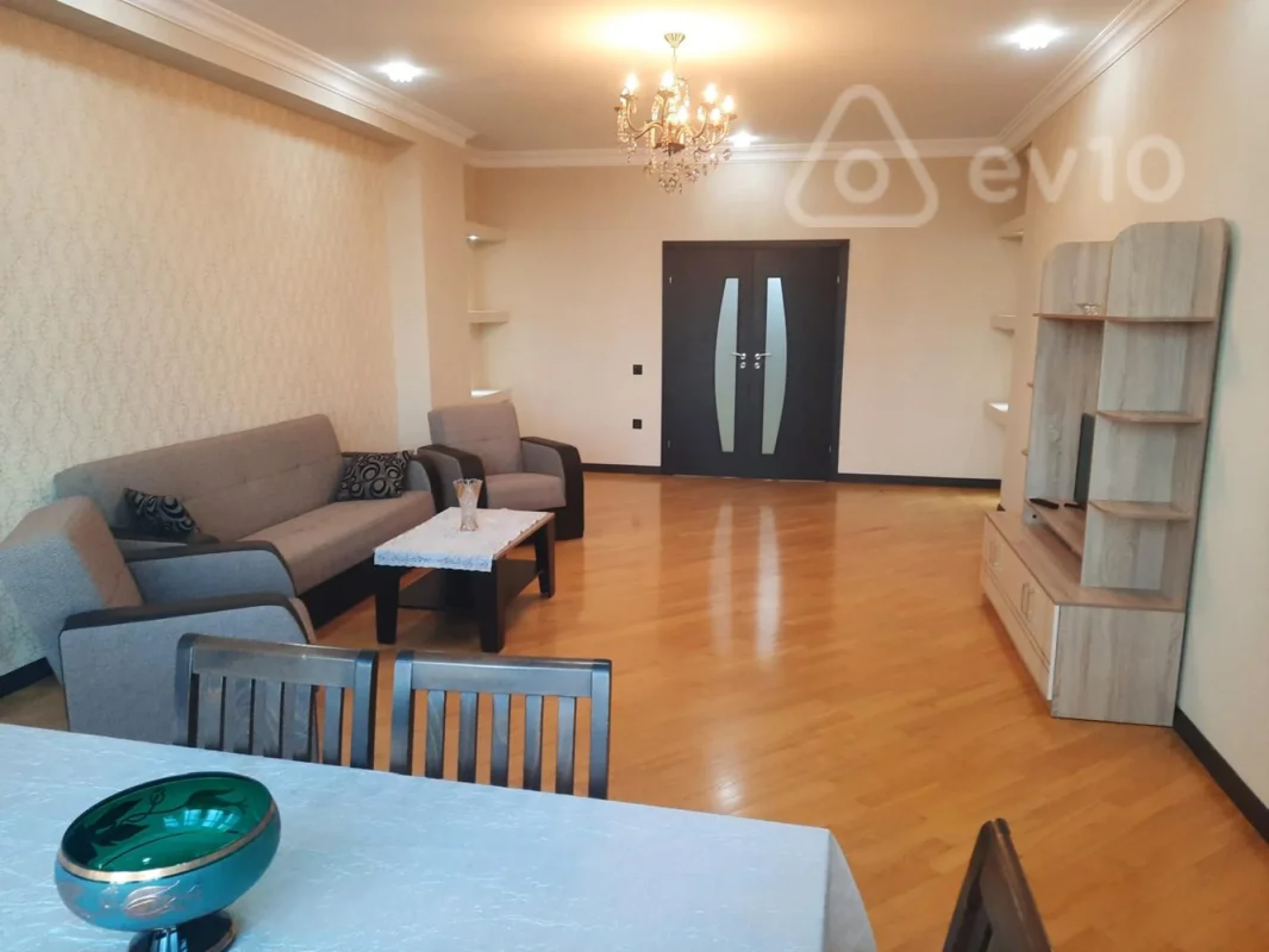 Kirayə verilir 3 otaqlı yeni tikili 138 m²