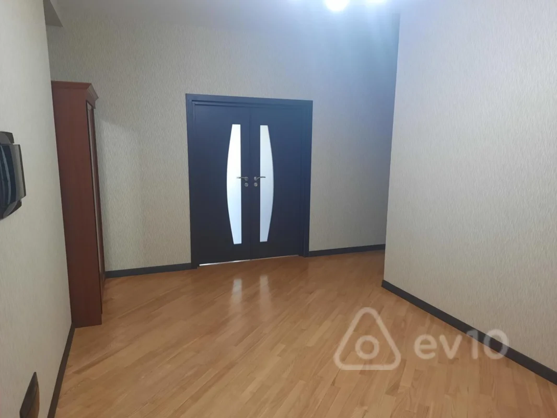 Kirayə verilir 3 otaqlı yeni tikili 138 m²