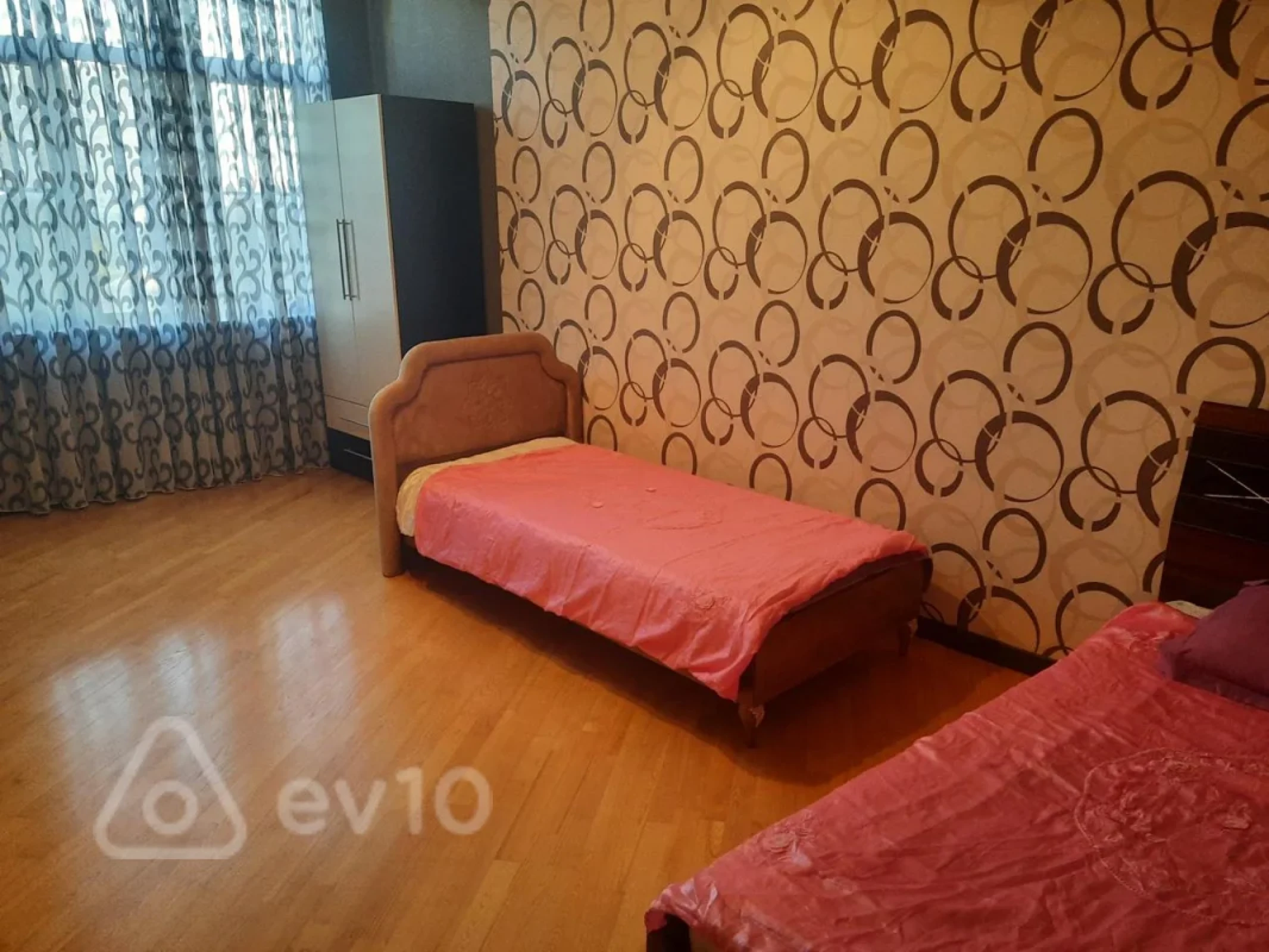 Kirayə verilir 3 otaqlı yeni tikili 138 m²