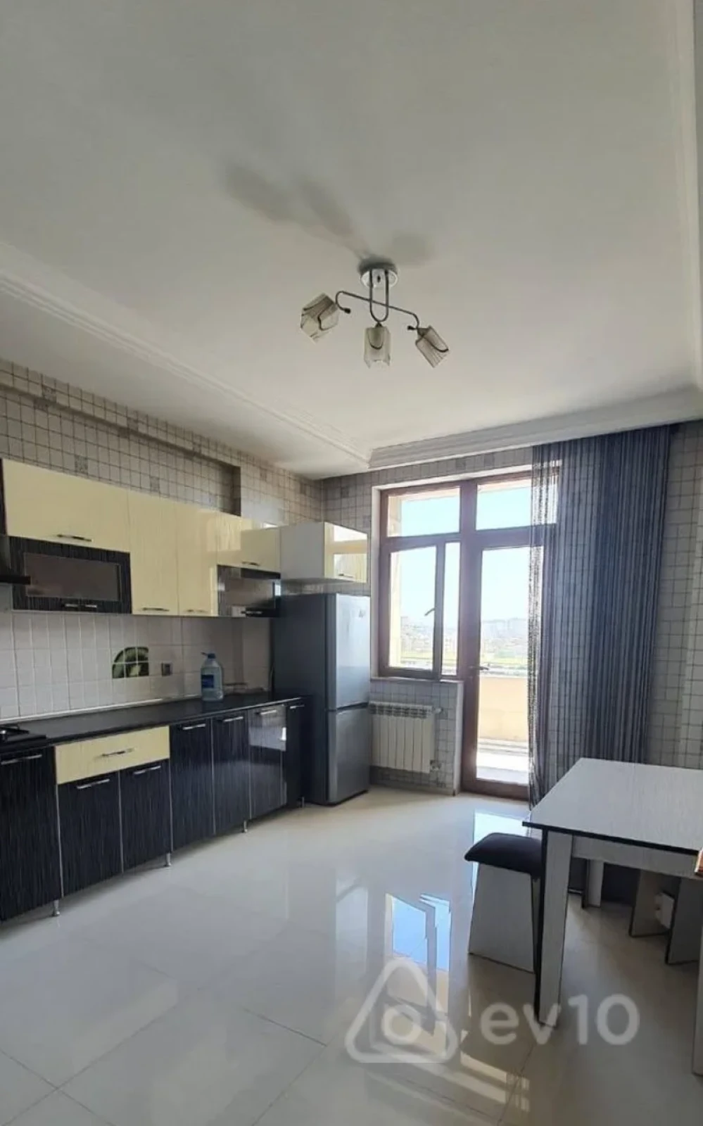 Kirayə verilir 2 otaqlı yeni tikili 105 m²