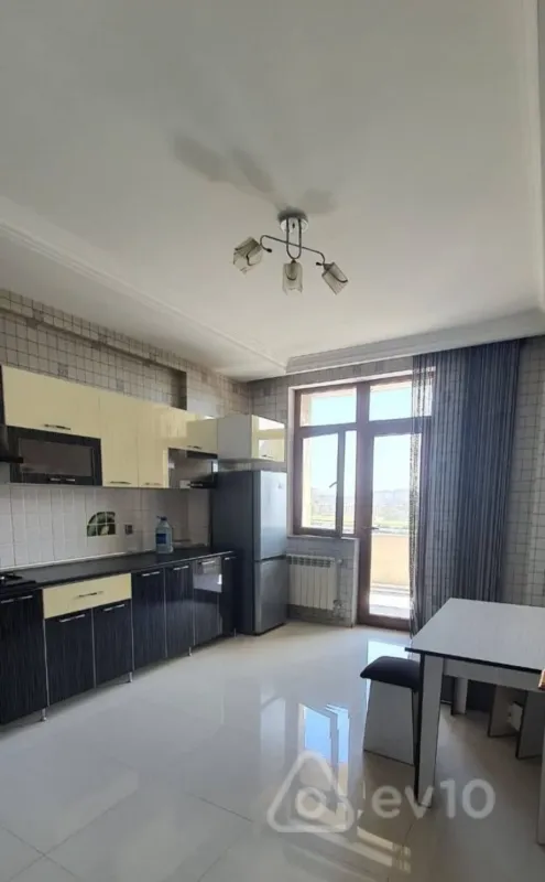 Kirayə verilir 2 otaqlı yeni tikili 105 m²