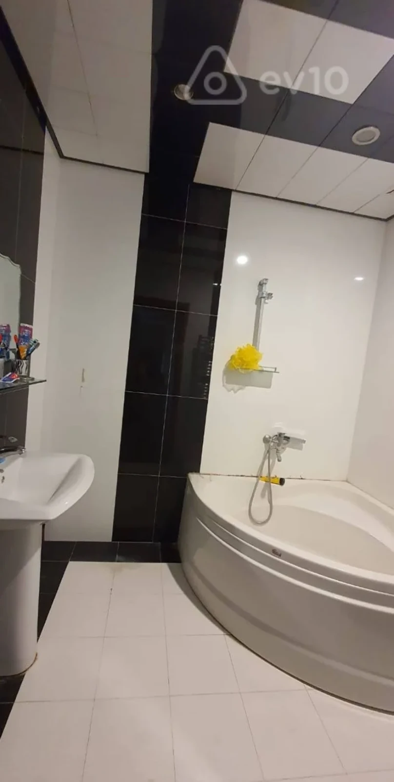 Kirayə verilir 2 otaqlı yeni tikili 105 m²