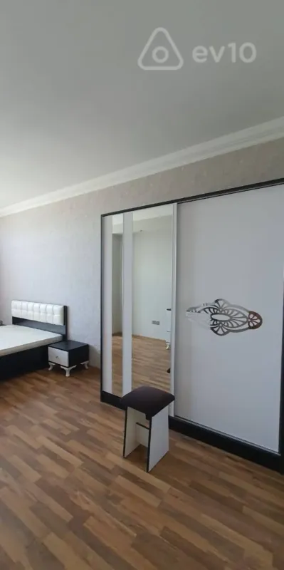 Kirayə verilir 2 otaqlı yeni tikili 105 m²
