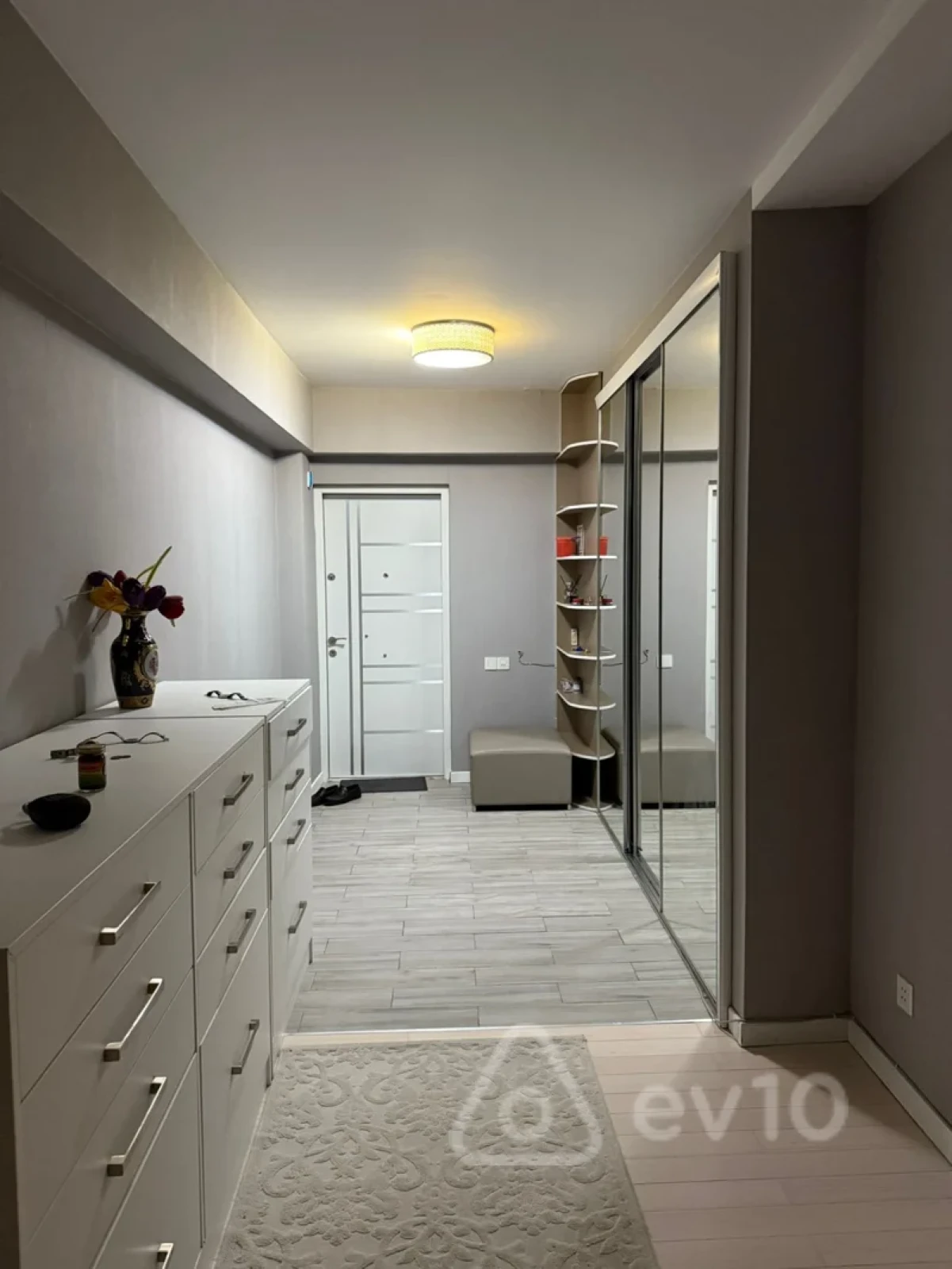 Kirayə verilir 3 otaqlı yeni tikili 130 m²