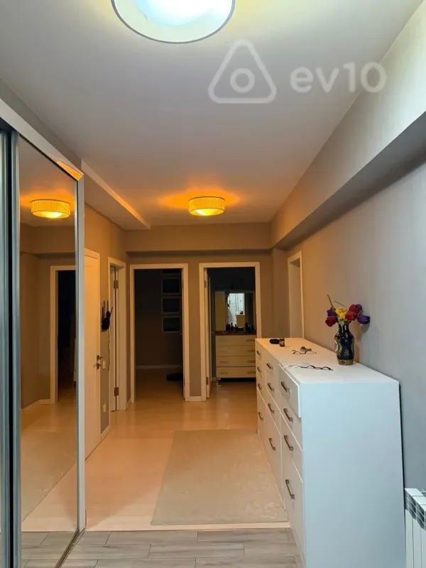 Kirayə verilir 3 otaqlı yeni tikili 130 m²