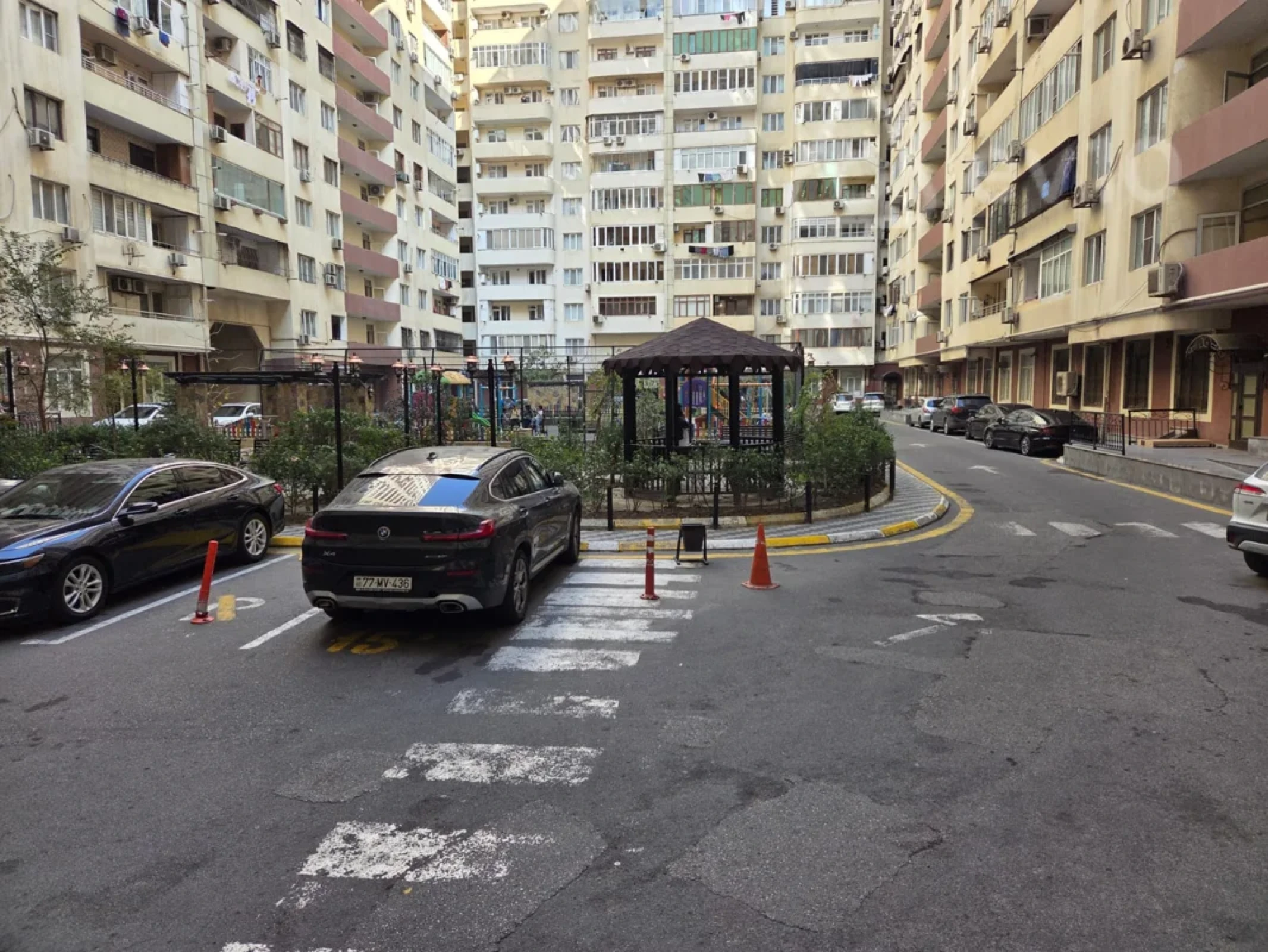 Kirayə verilir 3 otaqlı yeni tikili 130 m²