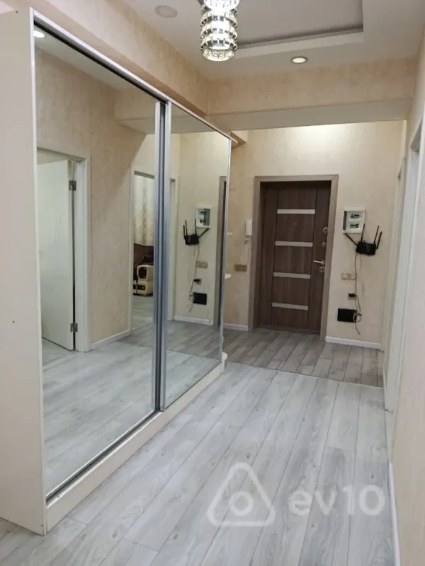 Kirayə verilir 3 otaqlı yeni tikili 110 m²
