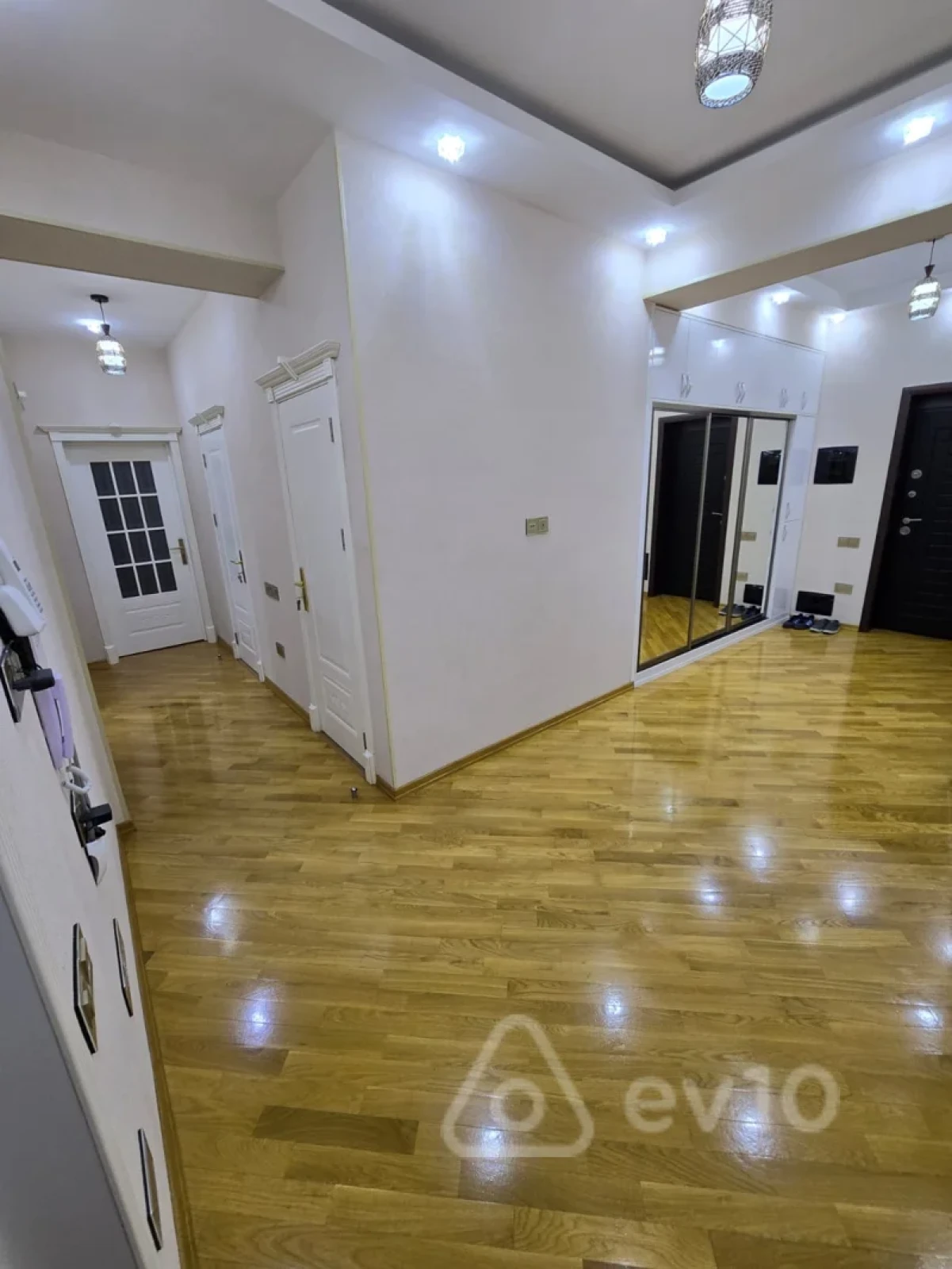 Kirayə verilir 2 otaqlı yeni tikili 94 m²