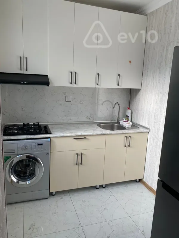 Kirayə verilir 2 otaqlı köhnə tikili 45 m²