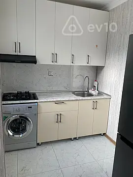 Kirayə verilir 2 otaqlı köhnə tikili 45 m²