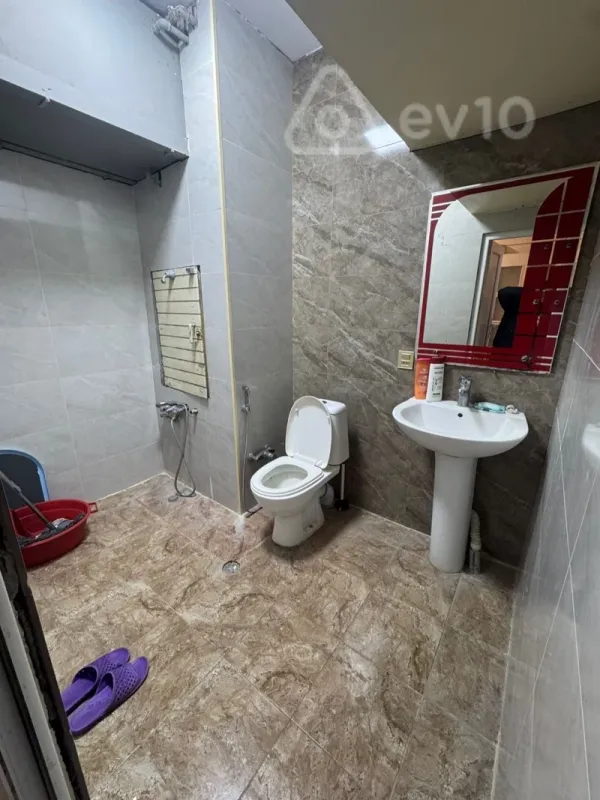 Kirayə verilir 2 otaqlı köhnə tikili 52 m²