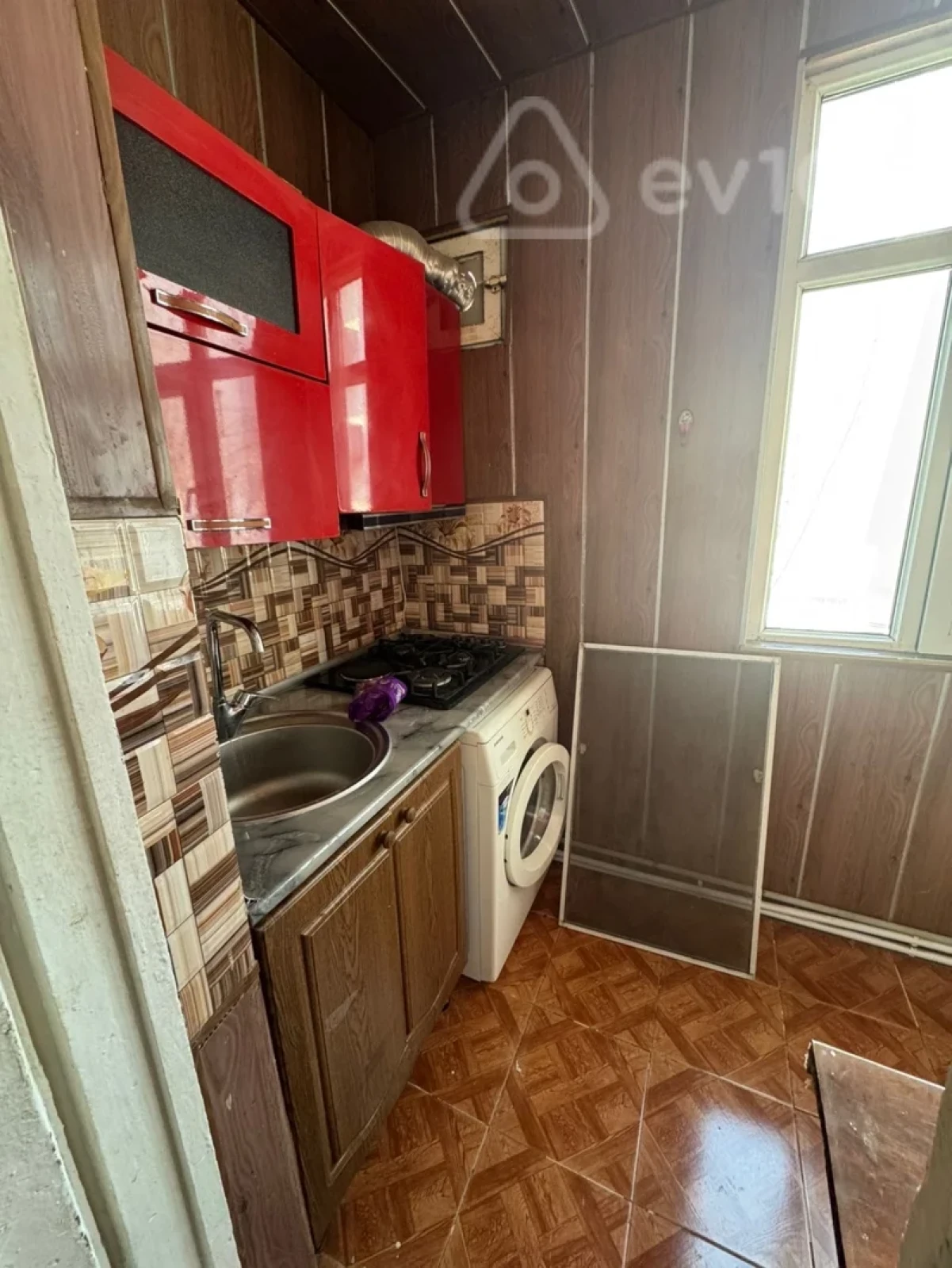 Kirayə verilir 2 otaqlı köhnə tikili 52 m²