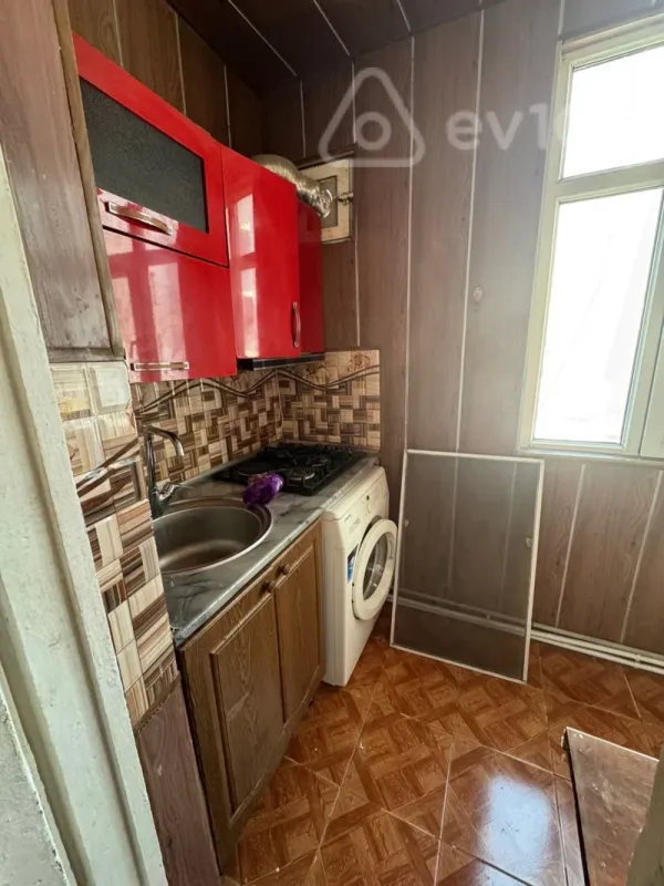 Kirayə verilir 2 otaqlı köhnə tikili 52 m²