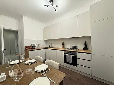 Kirayə verilir 3 otaqlı yeni tikili 90 m²