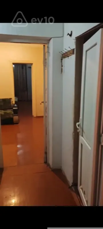 Kirayə verilir 2 otaqlı köhnə tikili 502 m²