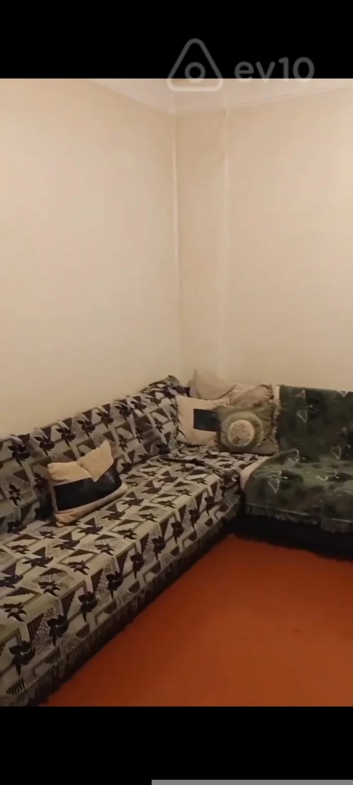 Kirayə verilir 2 otaqlı köhnə tikili 502 m²