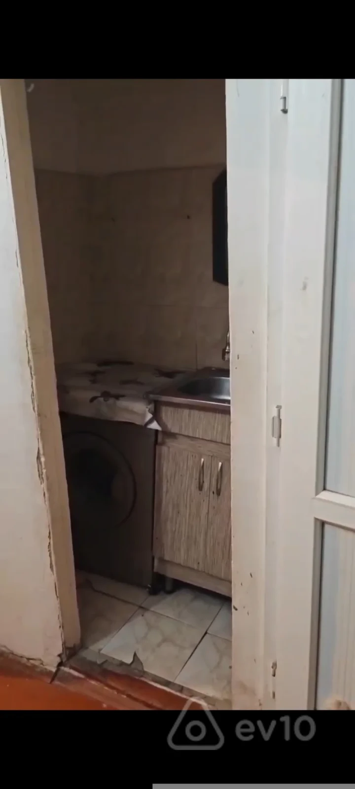 Kirayə verilir 2 otaqlı köhnə tikili 502 m²