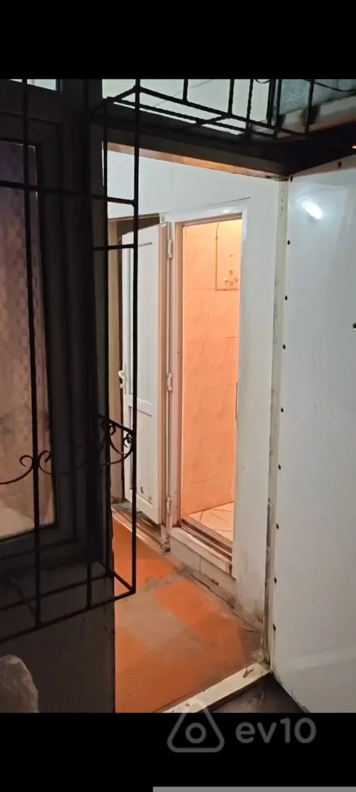 Kirayə verilir 2 otaqlı köhnə tikili 502 m²