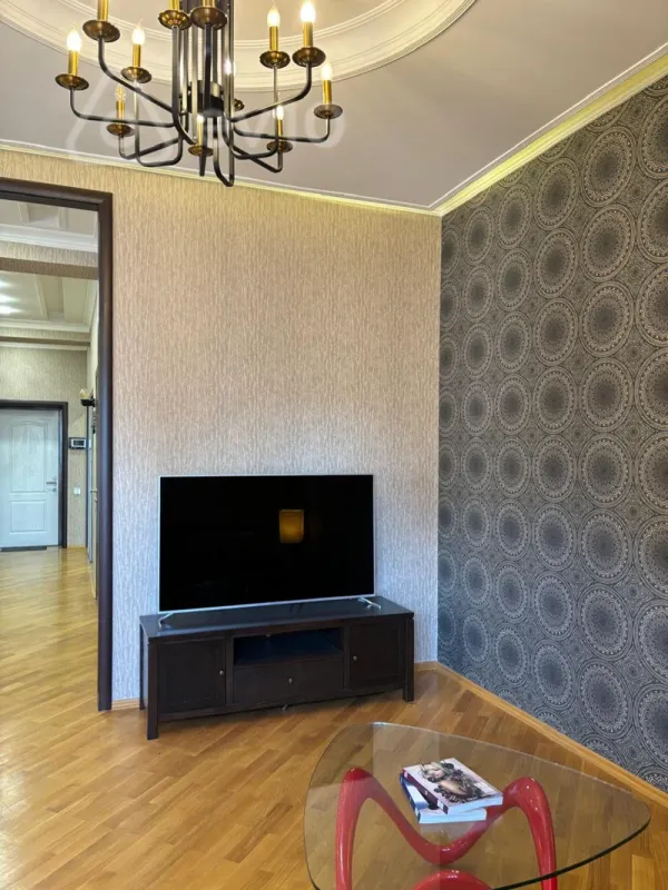 Kirayə verilir 3 otaqlı yeni tikili 110 m²