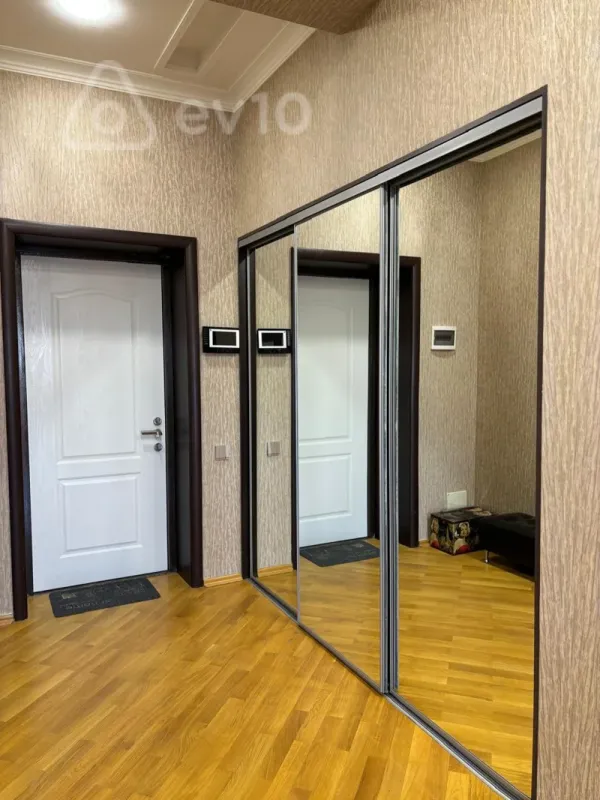 Kirayə verilir 3 otaqlı yeni tikili 110 m²