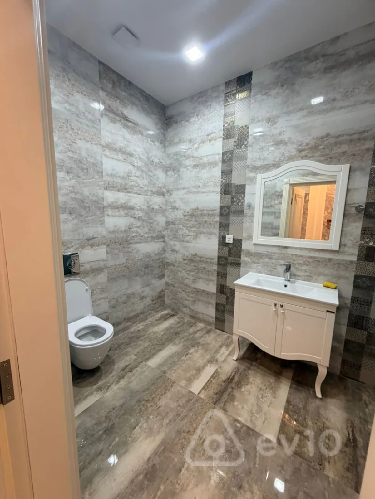 Kirayə verilir 2 otaqlı yeni tikili 126 m²