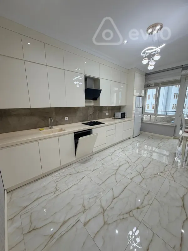 Kirayə verilir 2 otaqlı yeni tikili 126 m²
