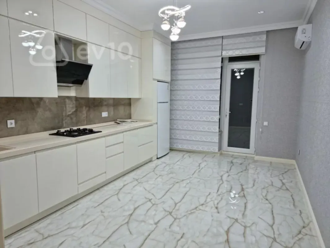 Kirayə verilir 2 otaqlı yeni tikili 126 m²