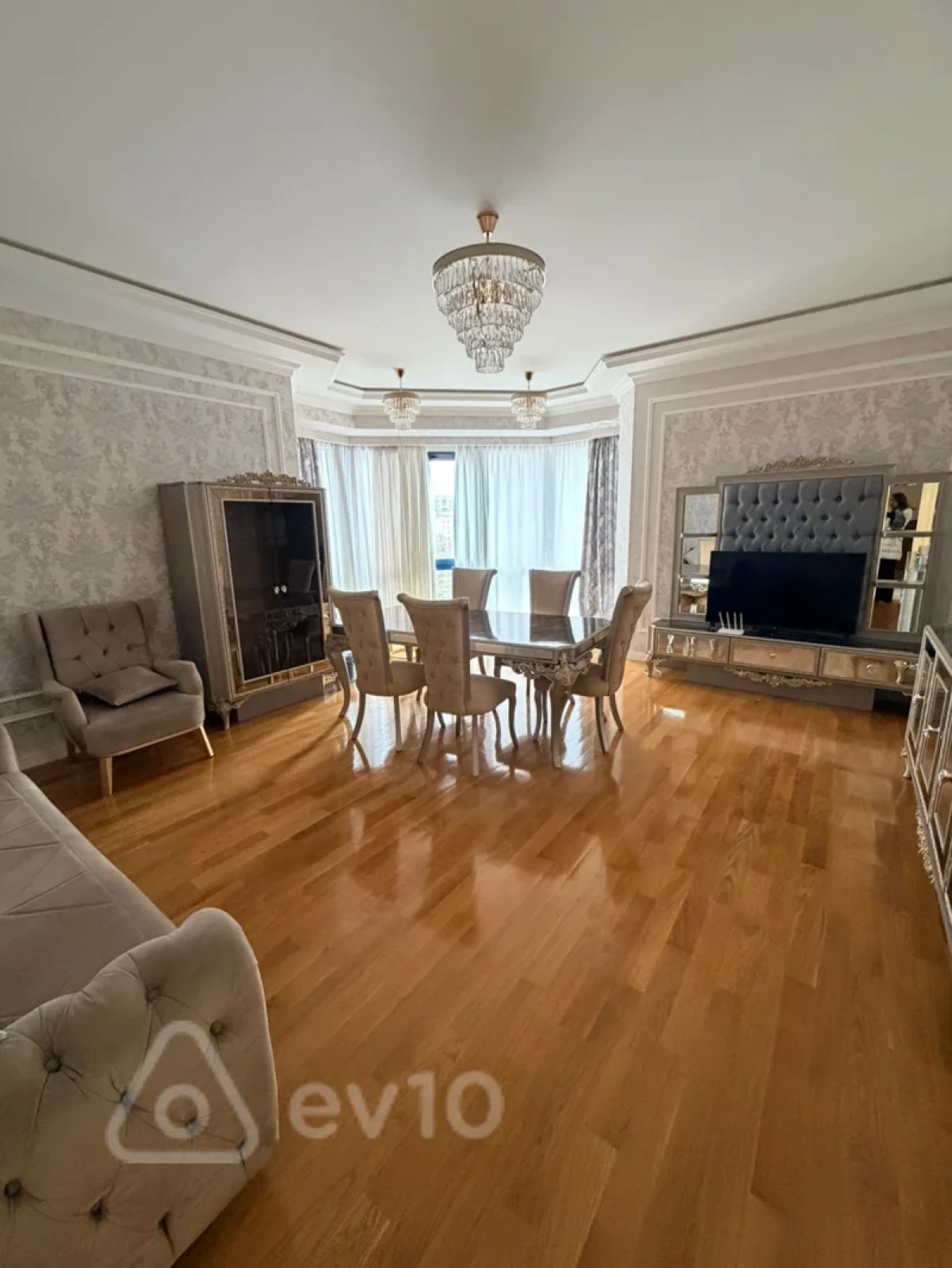 Kirayə verilir 2 otaqlı yeni tikili 126 m²