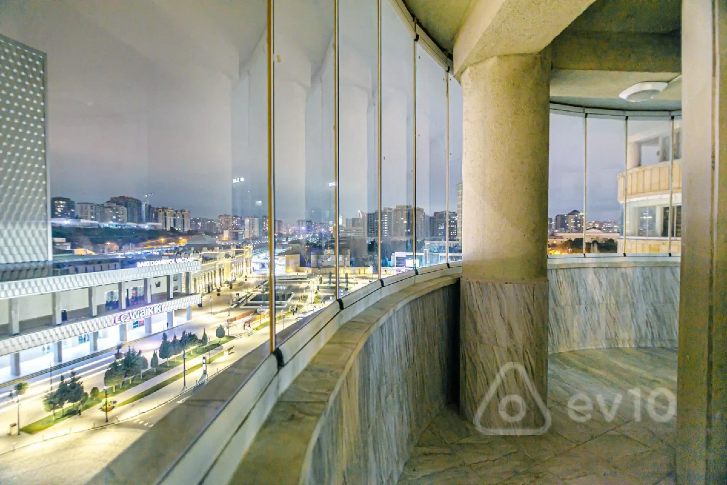 Kirayə verilir 3 otaqlı yeni tikili 136 m²