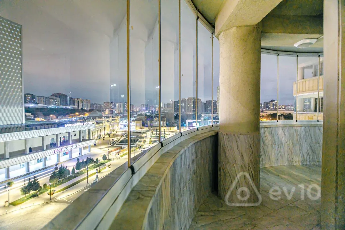 Kirayə verilir 3 otaqlı yeni tikili 136 m²