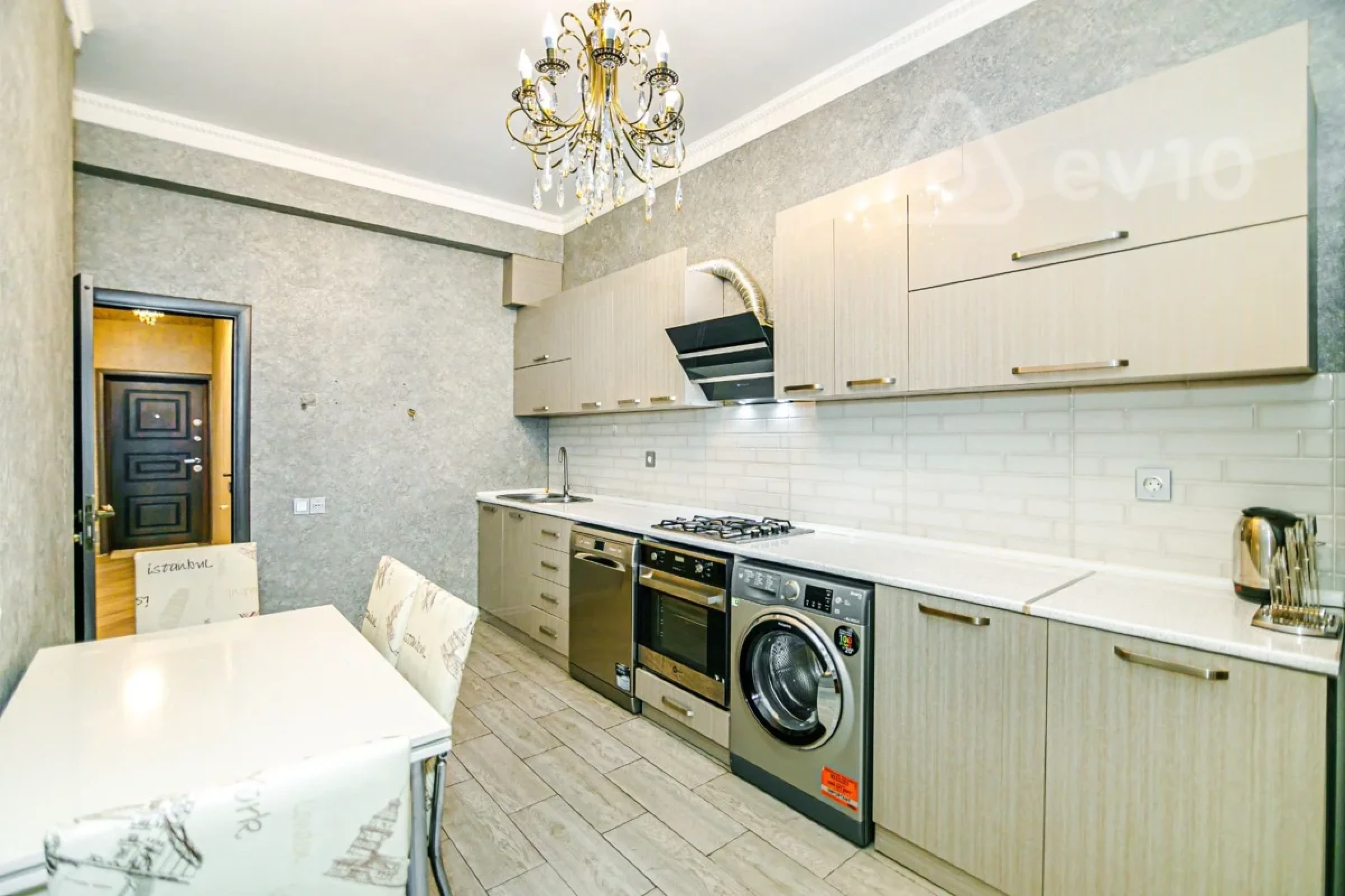 Kirayə verilir 3 otaqlı yeni tikili 136 m²