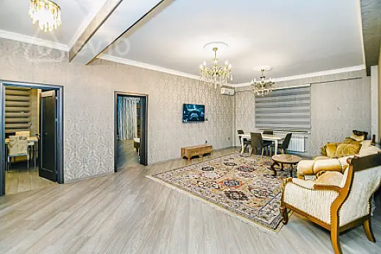 Kirayə verilir 3 otaqlı yeni tikili 136 m²
