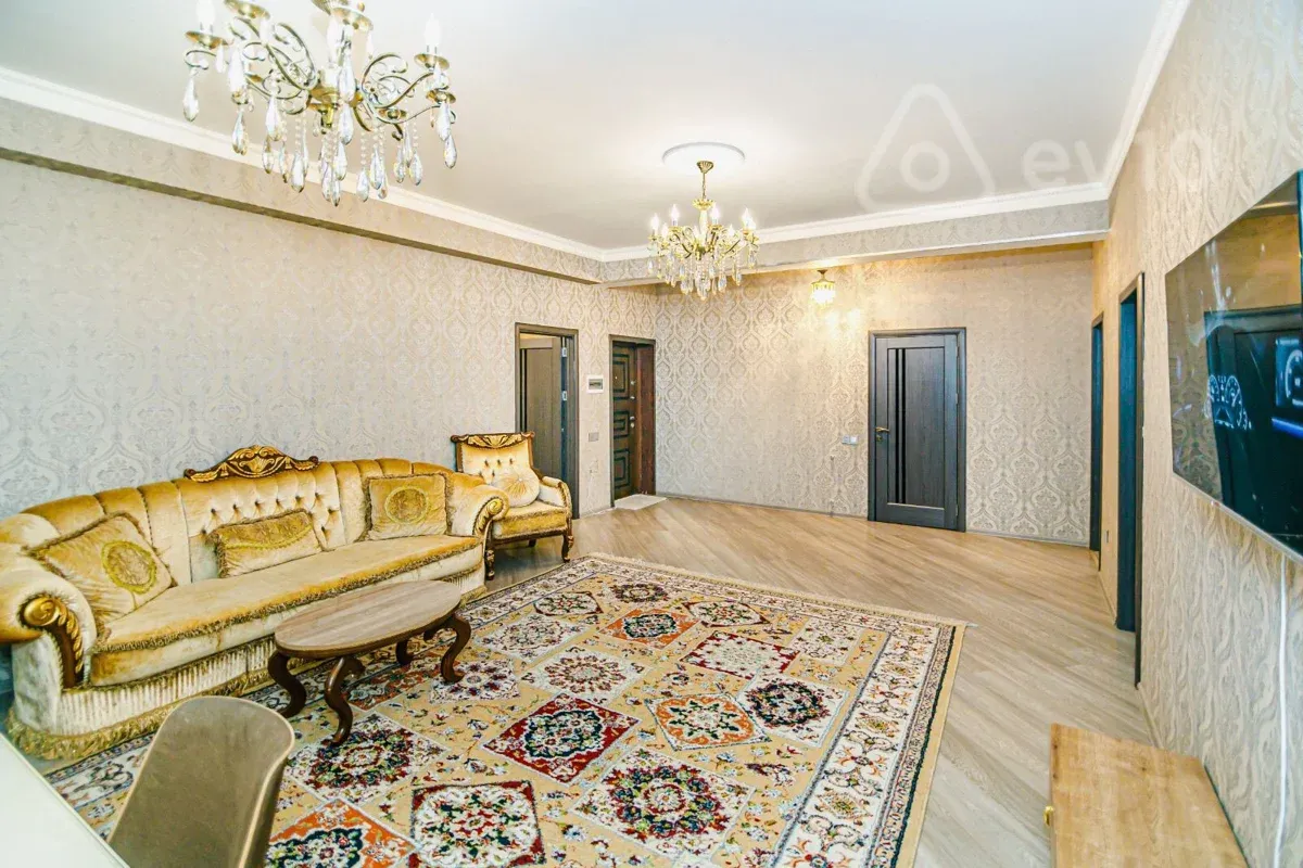 Kirayə verilir 3 otaqlı yeni tikili 136 m²
