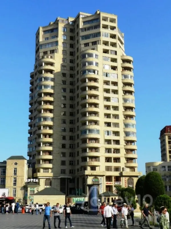 Kirayə verilir 3 otaqlı yeni tikili 136 m²