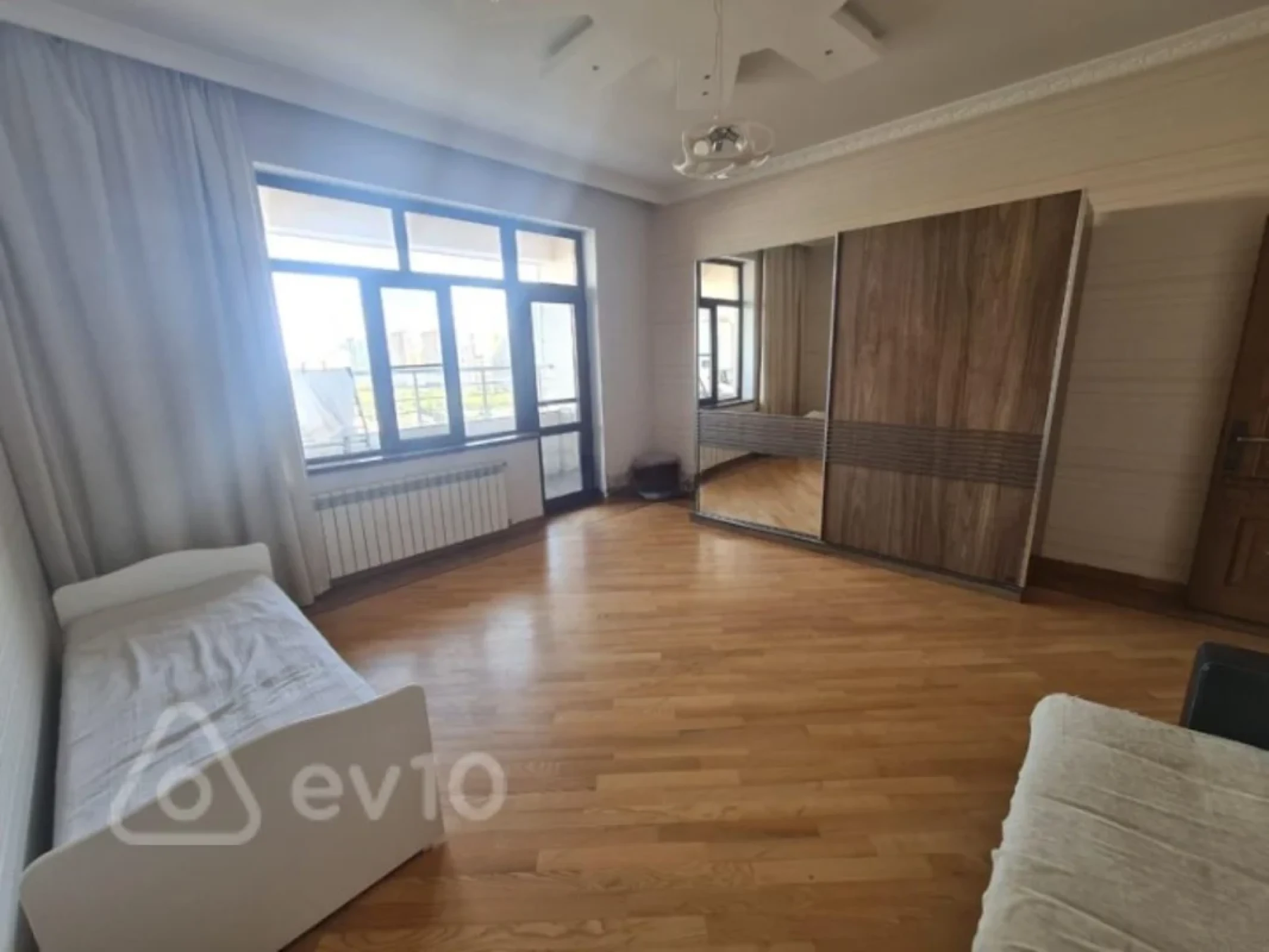 Kirayə verilir 3 otaqlı yeni tikili 155 m²
