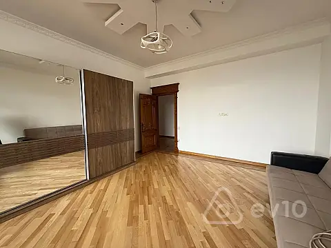 Kirayə verilir 3 otaqlı yeni tikili 155 m²