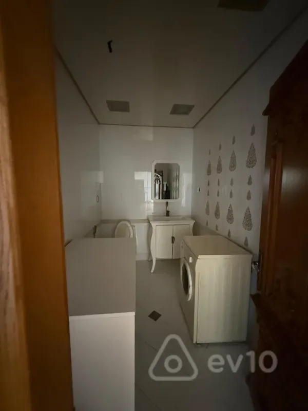 Kirayə verilir 3 otaqlı yeni tikili 155 m²