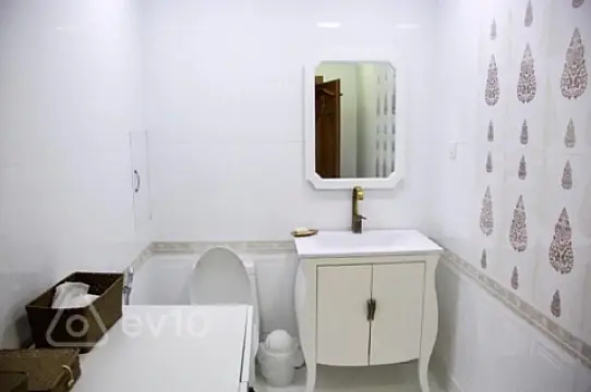 Kirayə verilir 3 otaqlı yeni tikili 155 m²