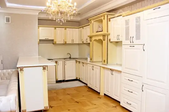 Kirayə verilir 3 otaqlı yeni tikili 155 m²